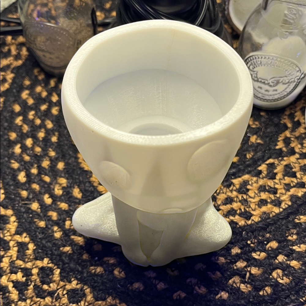 White 3-D printed planter/ airplant holder, small. - Picture 5 of 8
